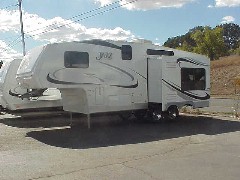 THOR JAZZ Right Front Model 2550  Fifth Wheel. CA RV Sales