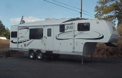 THOR JAZZ Left Front Model 3070 Fifth Wheel. CA RV Sales