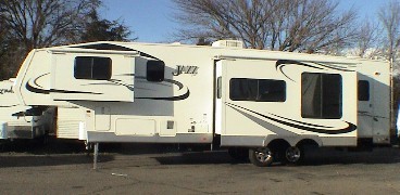 THOR JAZZ Right Front Model 3436thb Triple Slide Fifth Wheel. CA RV Sales